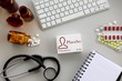 Schreibtisch mit Medikamenten und Placebo