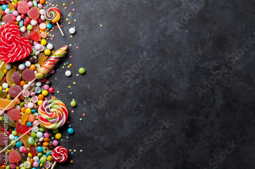 Fotografía Colorful candies, jelly and marmalade over stone