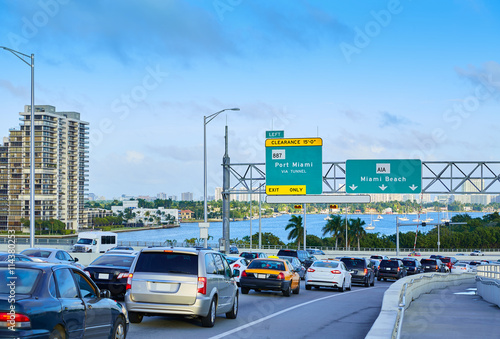 Cuadros en Lienzo Miami traffic driving to Miami beach Florida