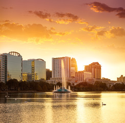 Fototapete - Orlando skyline sunset at lake Eola Florida US
