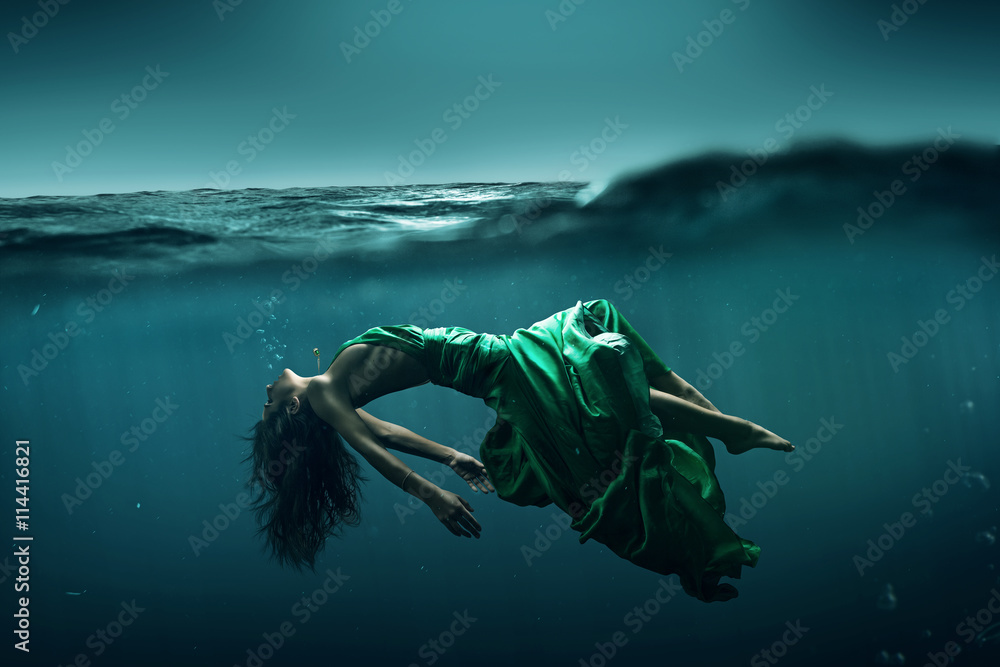 Woman floating underwater - obrazy, fototapety, plakaty 
