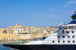 Schiffsreise Malta Valetta Hafen Grand Harbor Luxus Schiff Sommer Ferien Urlaub Kreuzfahrt Traumziel Kreuzfahrtschiff im Hafen einlaufend auslaufend Katalogfoto Bug Katalogfoto Luxusliner cruise ship