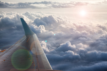 Fototapete - Wing of the plane on blue sky