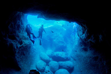 Wall Mural - Cave diving