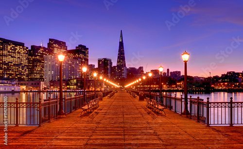 Zdjęcie XXL Downtown od Pier 7 w San Francisco w Kalifornii