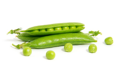 Wall Mural - fresh green peas isolated on a white background