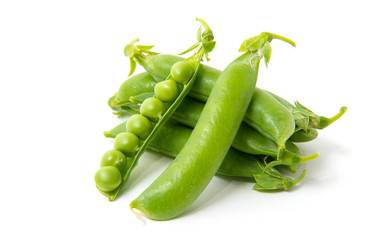 Wall Mural - fresh green peas isolated on a white background