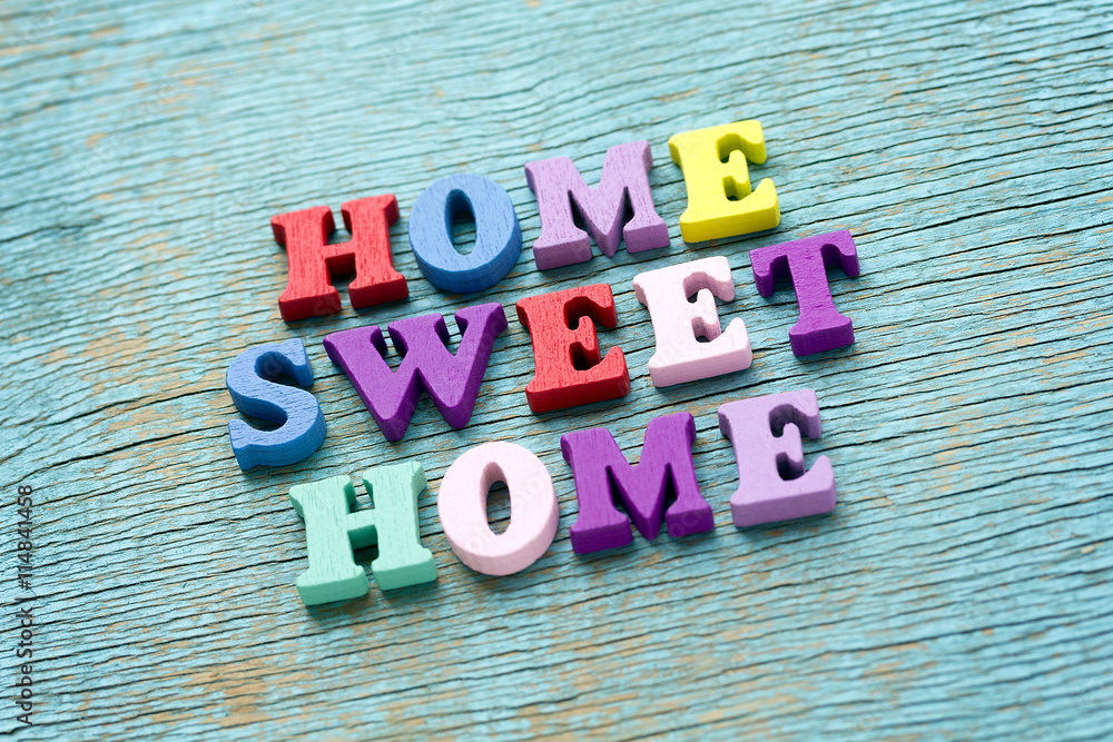 Fotoobraz Home sweet home phrase on vintage wooden background beton architektoniczny