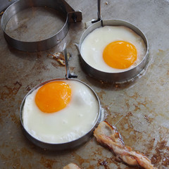 Wall Mural - Fried egg on frying pan