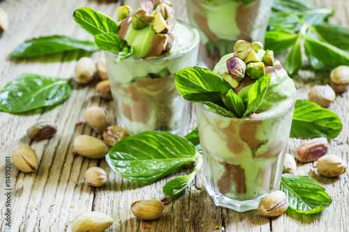 Obraz Dibond Lody pistacjowe, selektywne focus