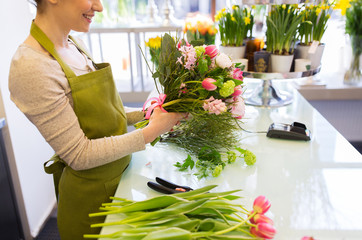 Canvas Print - close up of woman making bunch at flower shop