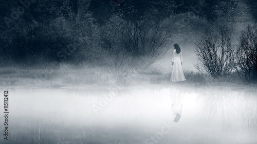 Fotomural Lady at the lake, vintage filter - horror scene