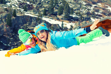 Poster - Familie im Skiurlaub