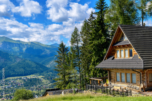 Photographie Old rural cottage in the mountains.