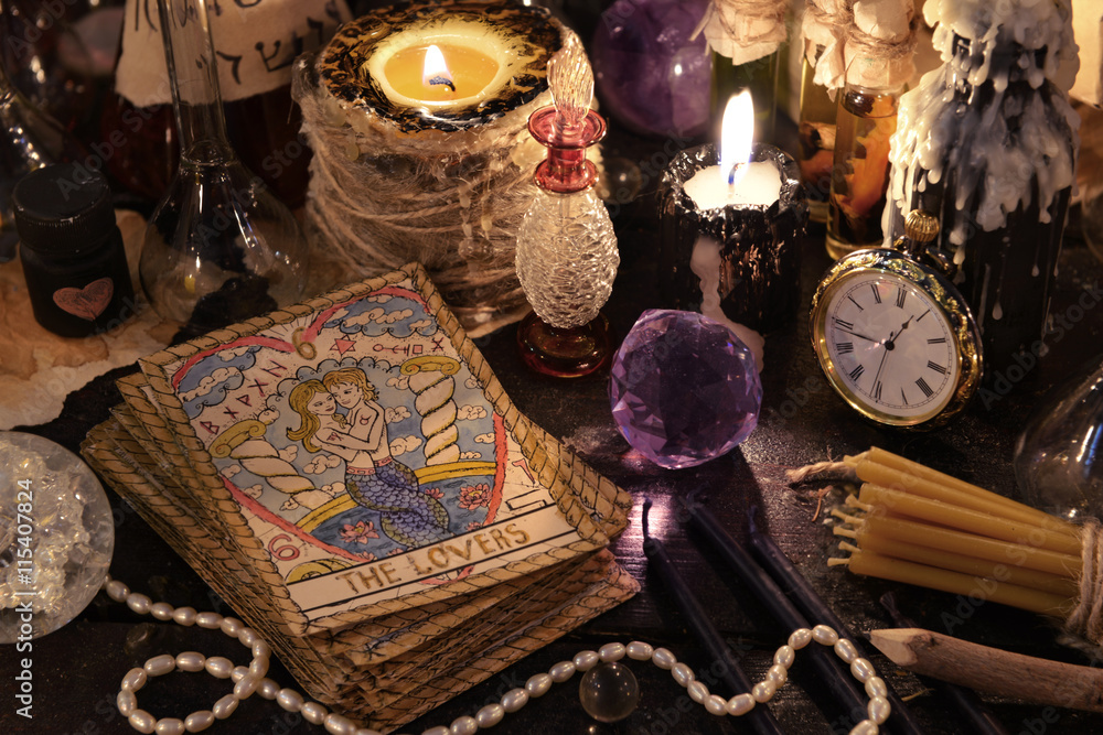 The tarot cards with crystal, candles and magic objects - obrazy, fototapety, plakaty 