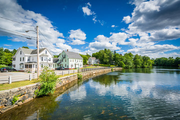 Canvas Print - Houses along the Winnipesaukee River, in Laconia, New Hampshire.