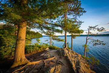 Canvas Print - Rocky bluff above Winnisquam Lake, at Ahern State Park, in Lacon