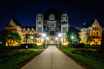 Canvas Print - The Legislative Assembly of Ontario at night, at Queen's Park, i