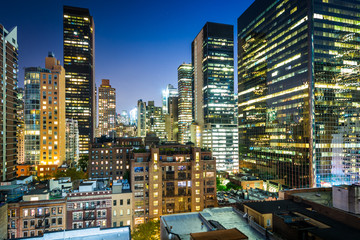 Canvas Print - View of buildings in Midtown East at night, in Manhattan, New Yo