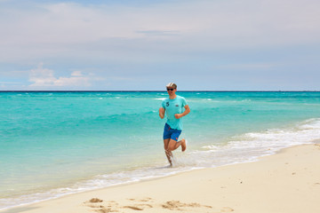 happy people on maldives