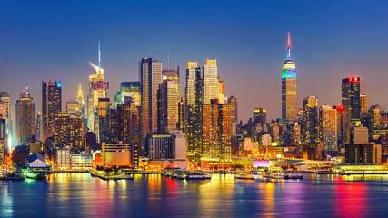 Fototapete - View on Manhattan at night, New York, USA