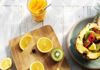 Canvas Print - Oranges Strawberry Kiwi Pineapple Fruits Tropica Juices Concept