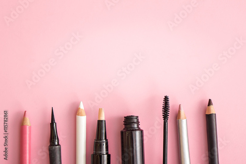 Fotografía set of cosmetic products on pink background