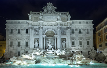  Fontana de Trevi noche en Roma