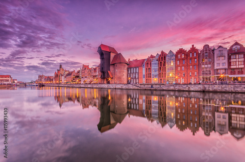 Zdjęcie XXL Stare Miasto w Gdańsku z portem i średniowieczny dźwig w godzinach wieczornych