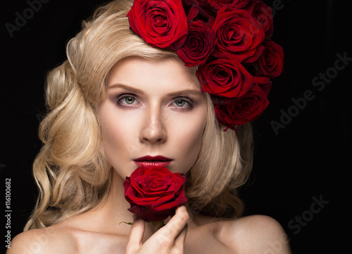 Poster Beautiful blond girl in dress and hat with roses, classic makeup, curls, red lips