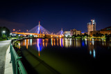 Fototapeta Koty - The Leonard P. Zakim Bunker Hill Memorial Bridge at night, seen