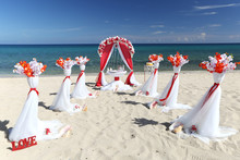 Decorations For A Wedding In The Beach