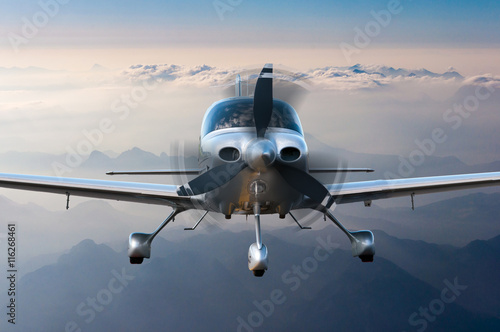 Cuadros en Lienzo Privat plane or aircraft flight surrounded by mountains and rocks