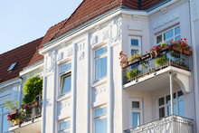 Grüne Altbau-Balkone