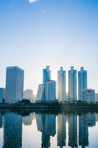 Photo Public park "Benjakitti Park",group of trees and views around,Bangkok,Thailand
