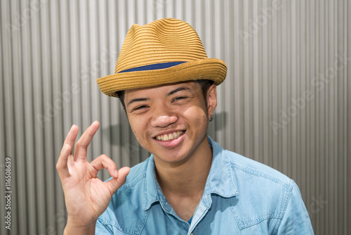 カジュアルな日本人とフィリピン人のハーフの男性 Stock Photo Adobe Stock カジュアルな日本人とフィリピン人のハーフの男性 Stock Photo Adobe Stock