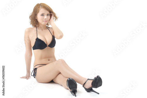金髪の女性モデルは ビキニの水着を着ています スタジオで白バックで撮影しています 女性モデルは 膝を曲げたり 座ったりしています Adobe Stock でこのストック画像を購入して 類似の画像をさらに検索 Adobe Stock 金髪の女性モデルは ビキニの水着を着ています スタジオで白バックで撮影しています 女性モデルは 膝を曲げたり 座ったりしています Adobe Stock でこのストック画像を購入して 類似の画像をさらに検索 Adobe Stock