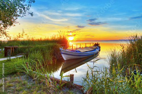 Nowoczesny obraz na płótnie un rincon romantico en el lago de colores