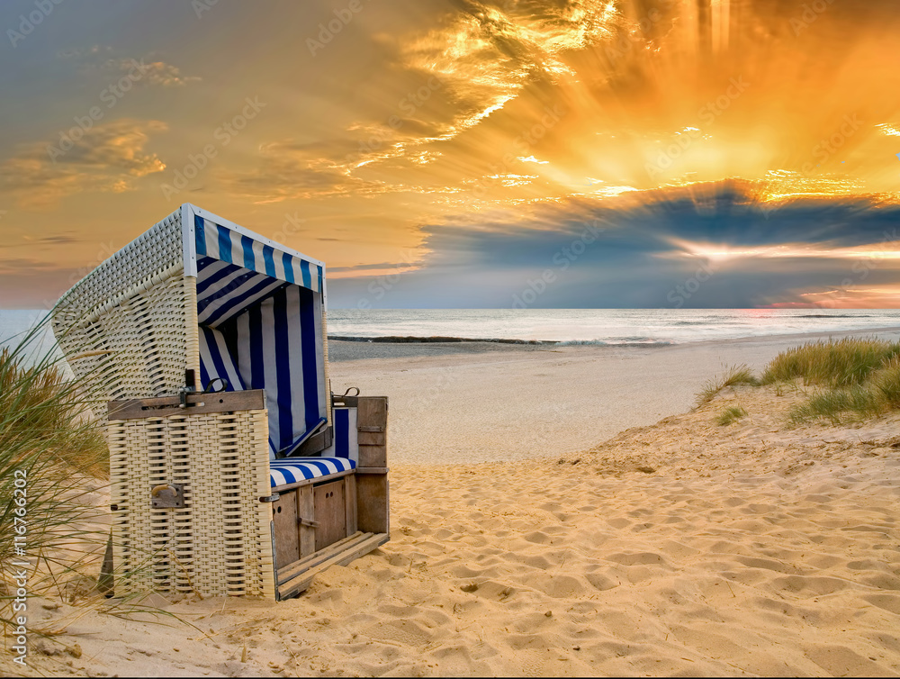 Fotobehang Strandkorb Nordsee Sonnenuntergang Foto4art