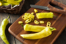 Raw Organic Yellow Banana Peppers