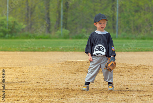 Plakat Dziecko gra w baseball