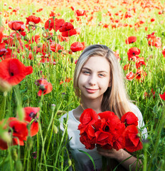 Poster - young girl in the poppy field