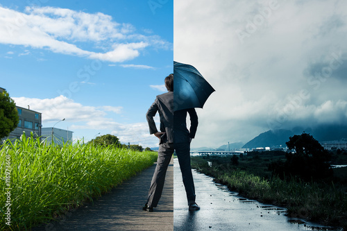 ビジネスマン 晴れと雨 違い Stock 写真 Adobe Stock ビジネスマン 晴れと雨 違い Stock 写真 Adobe Stock