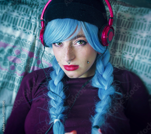 chica con cascos