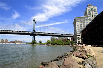 Wall Mural - View of the Manhattan Bridge - new york