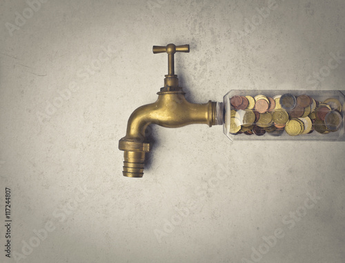 Fényképezés  Faucet full of money