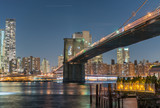 Fototapeta Mosty linowy / wiszący - Brooklyn Bridge at twilight with downtown Manhattan
