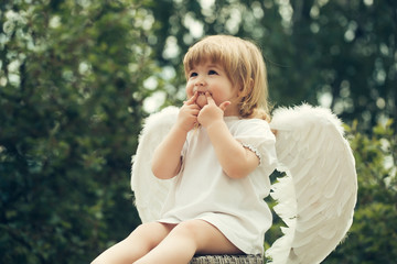 Wall Mural - Little smiling boy dressed as angel