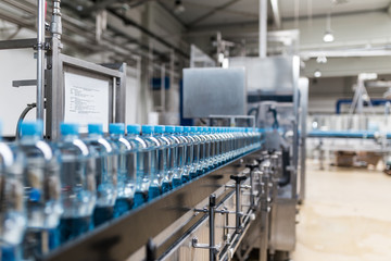 water factory - water bottling line for processing and bottling pure spring water into small bottles