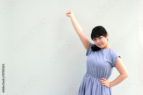 腕を上げる女の子 日本人モデル バストアップ Stock Photo Adobe Stock